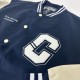 【預購至5/10，6/10陸續出貨】CMU中國醫美式經典棒球外套_靜謐藍